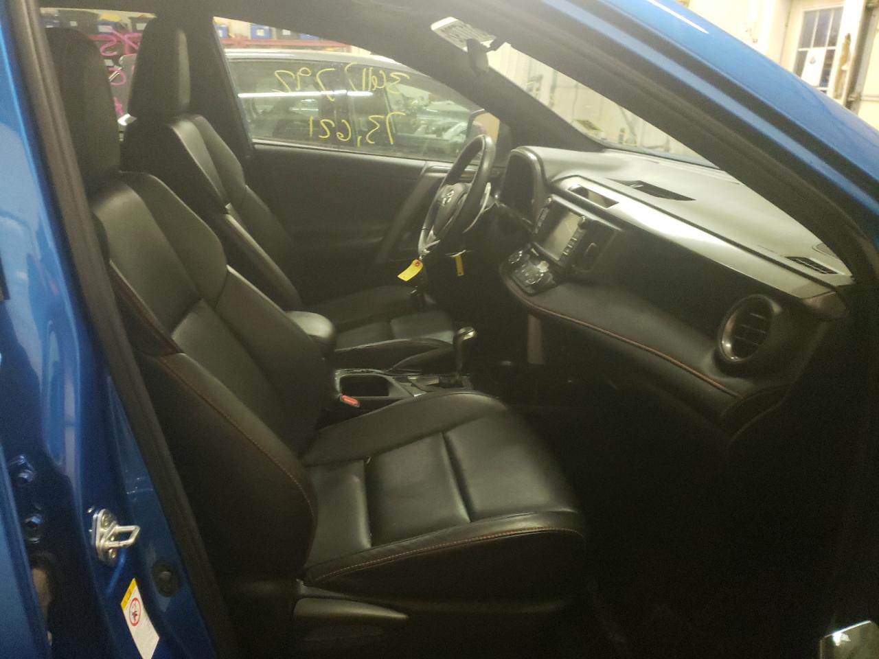 Photo 5 from auction – 2016 TOYOTA RAV4 SE with VIN 2T3JFREV5GW442838