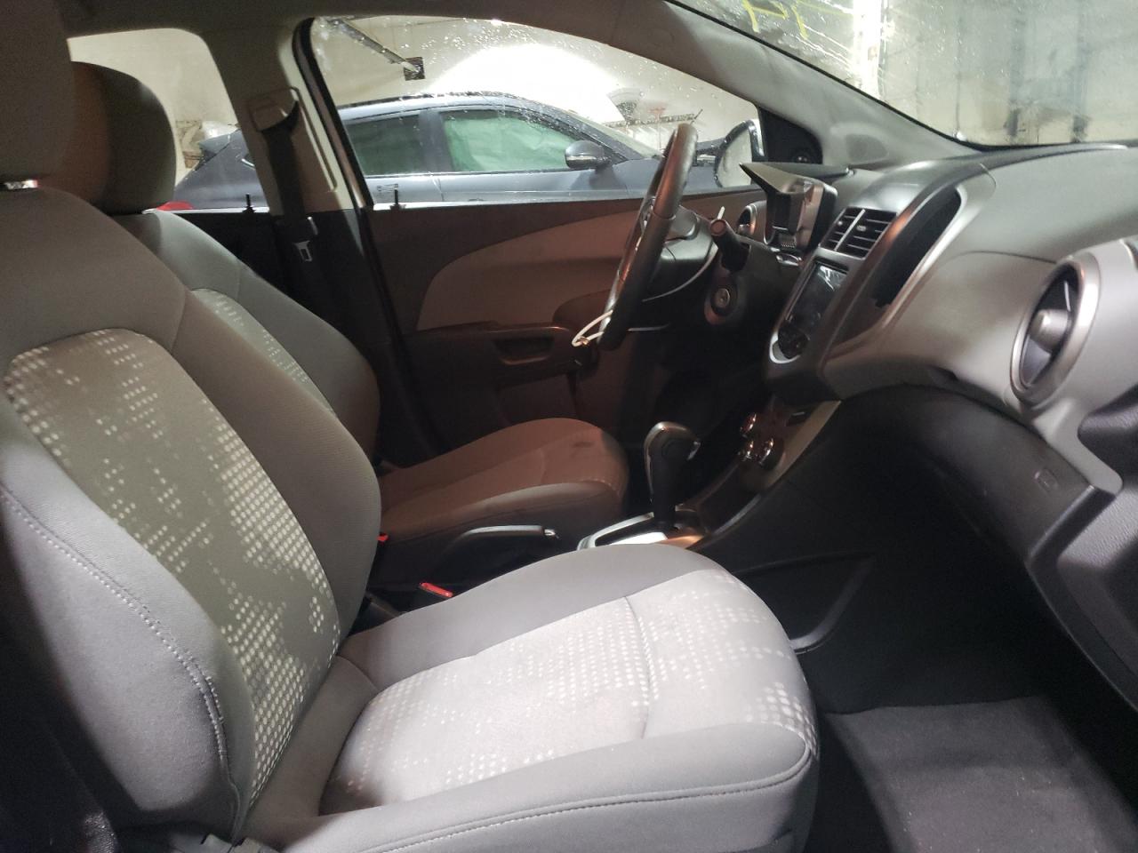 Foto 5 de la subasta – 2014 CHEVROLET SONIC LS con VIN 1G1JA5SH2E4147298