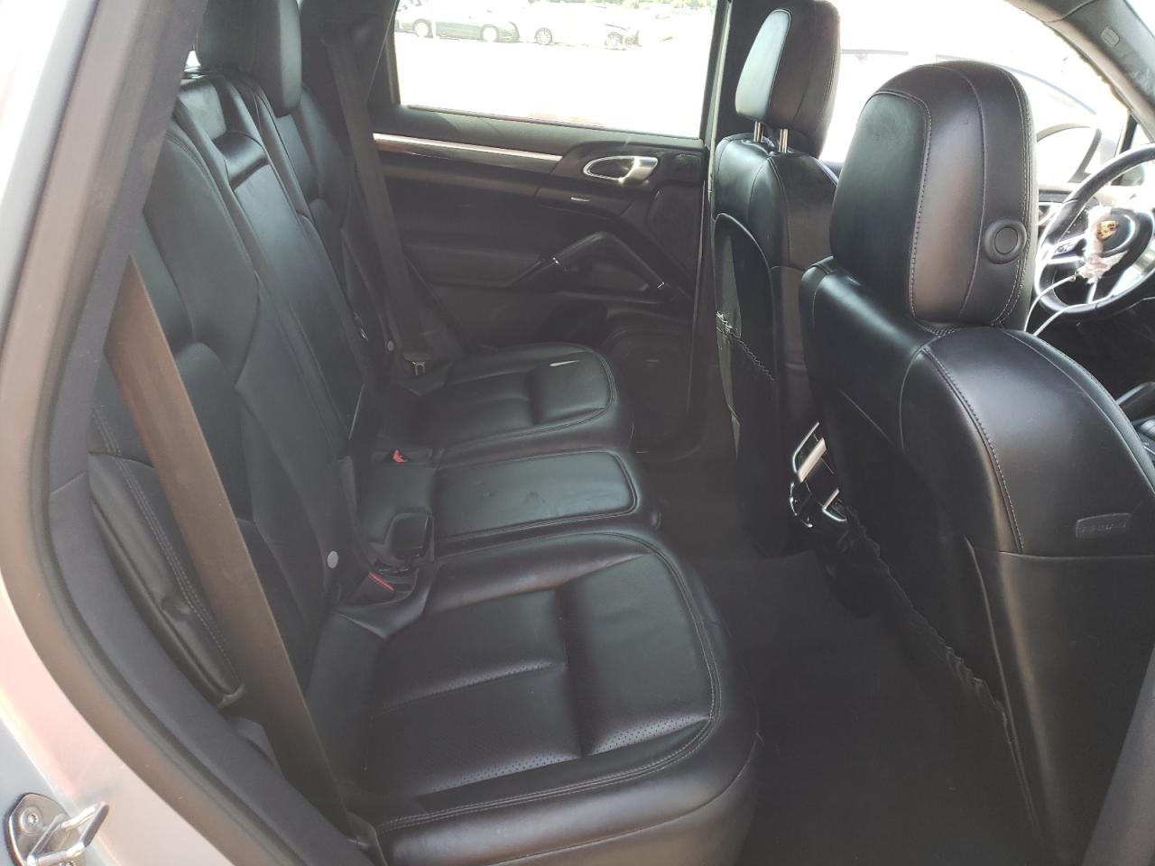 Photo 6 from auction – 2017 PORSCHE CAYENNE S with VIN WP1AB2A22HLA52281