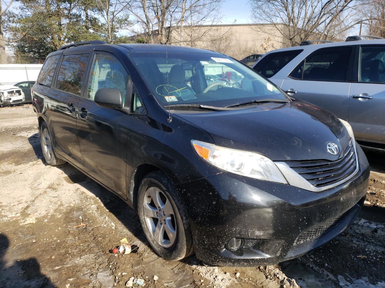Photo 1 from auction – 2014 TOYOTA SIENNA LE with VIN 5TDKK3DC8ES484156