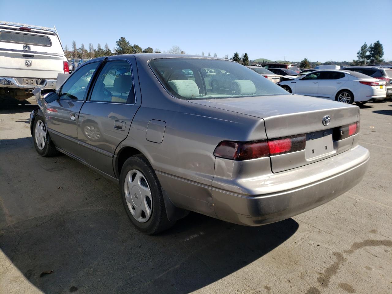 Photo 3 from auction – 1997 TOYOTA CAMRY CE with VIN 4T1BF22K6VU034926