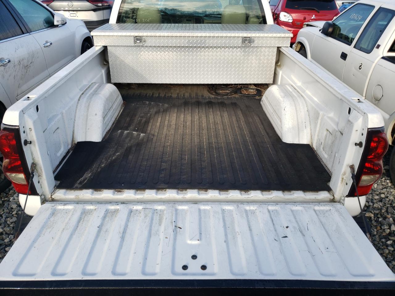 Photo 6 from auction – 2004 CHEVROLET SILVERADO with VIN 1GCEC14X44Z181681