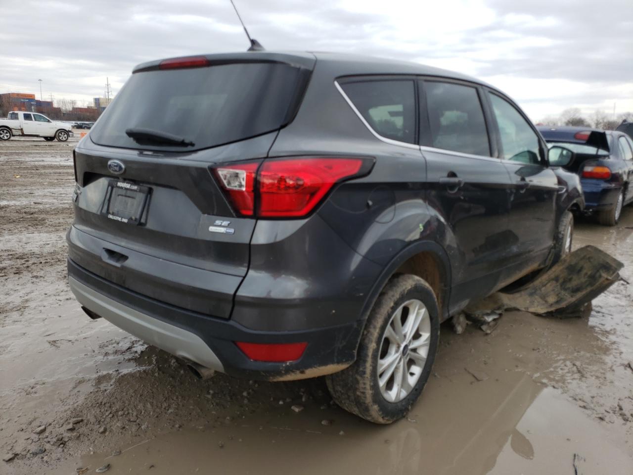 Photo 4 from auction – 2019 FORD ESCAPE SE with VIN 1FMCU9GD0KUB99413