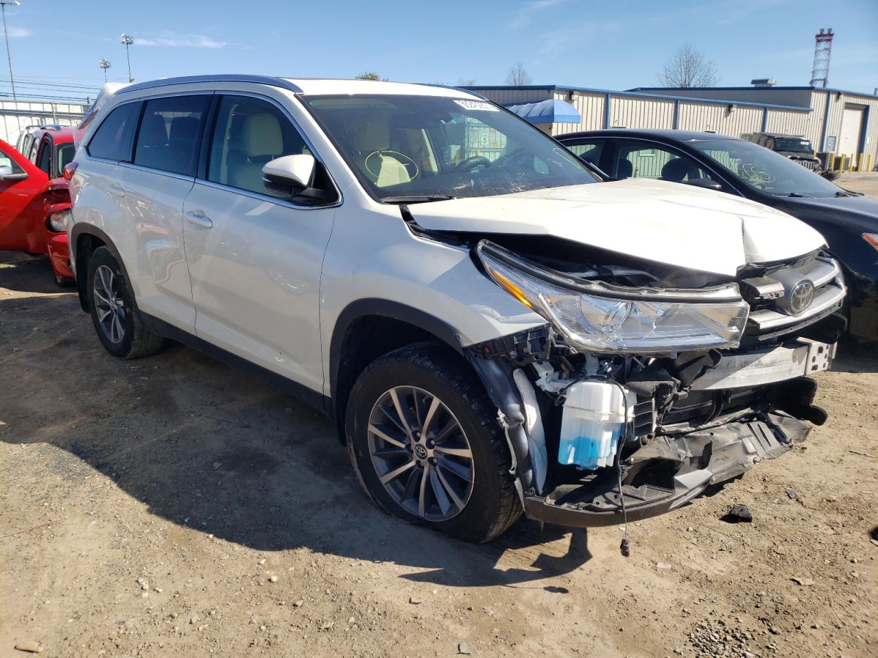 Photo 1 from auction – 2019 TOYOTA HIGHLANDER with VIN 5TDJZRFH5KS618166