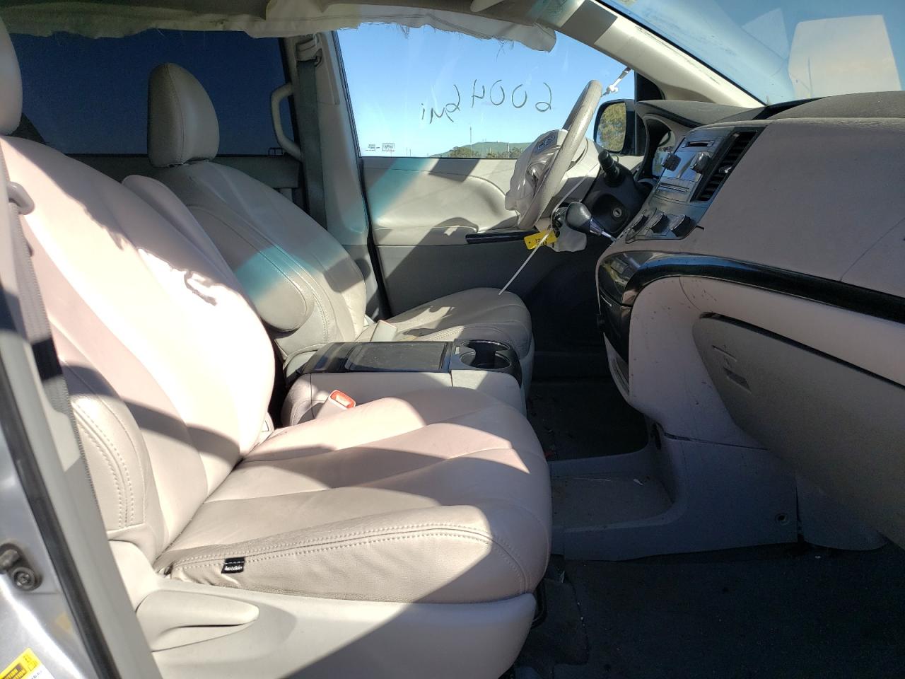 Photo 5 from auction – 2012 TOYOTA SIENNA LE with VIN 5TDKK3DC8CS224966