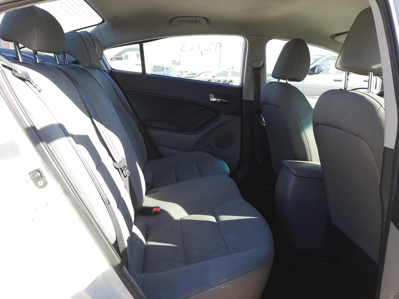 Photo 6 from auction – 2015 KIA FORTE LX with VIN KNAFK4A6XF5324290