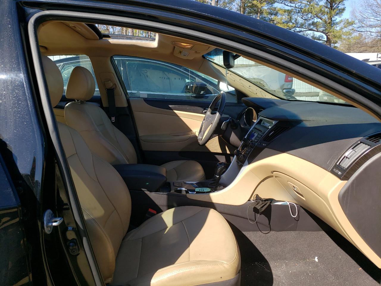 Photo 5 from auction – 2013 HYUNDAI SONATA SE with VIN 5NPEC4AB1DH692685