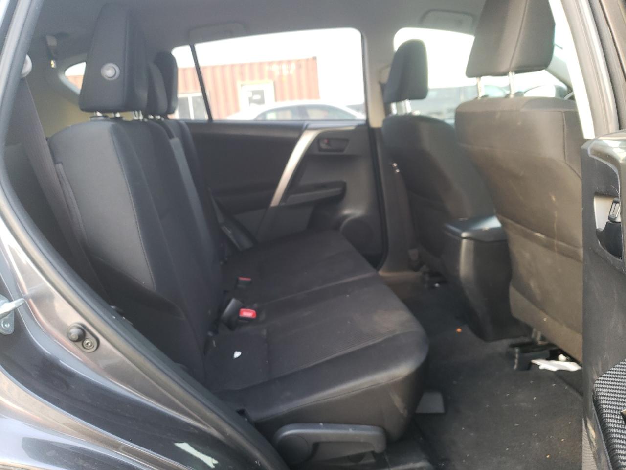 Photo 6 from auction – 2015 TOYOTA RAV4 LE with VIN JTMBFREV0FD148604