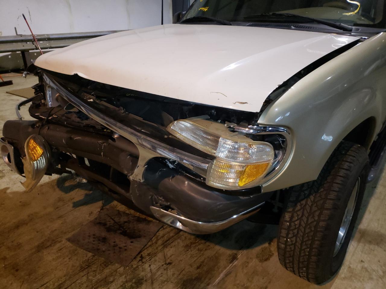 Photo 10 from auction – 2000 FORD EXPLORER X with VIN 1FMZU83P0YZC43099