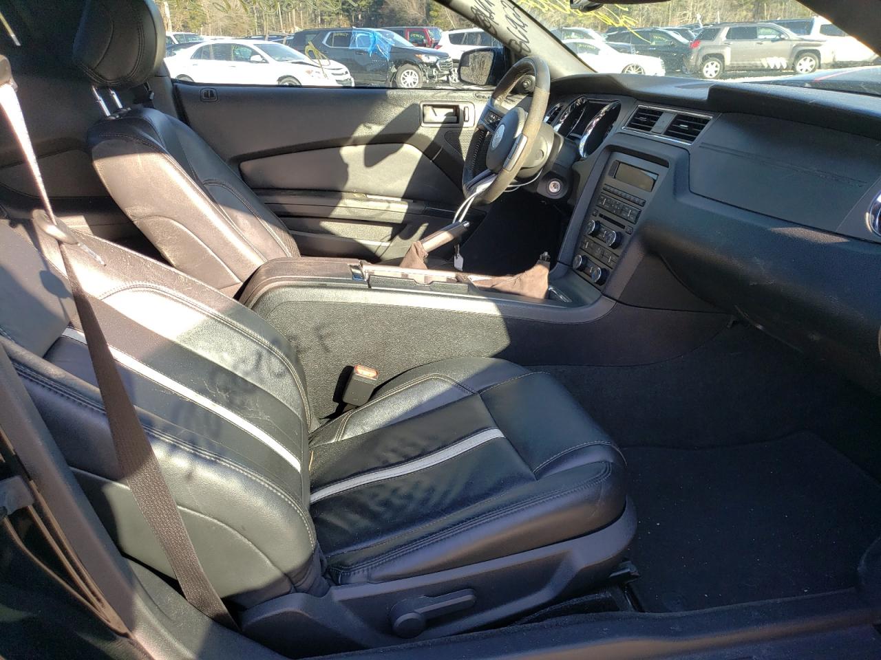 Photo 5 from auction – 2014 FORD MUSTANG with VIN 1ZVBP8CF5E5323907