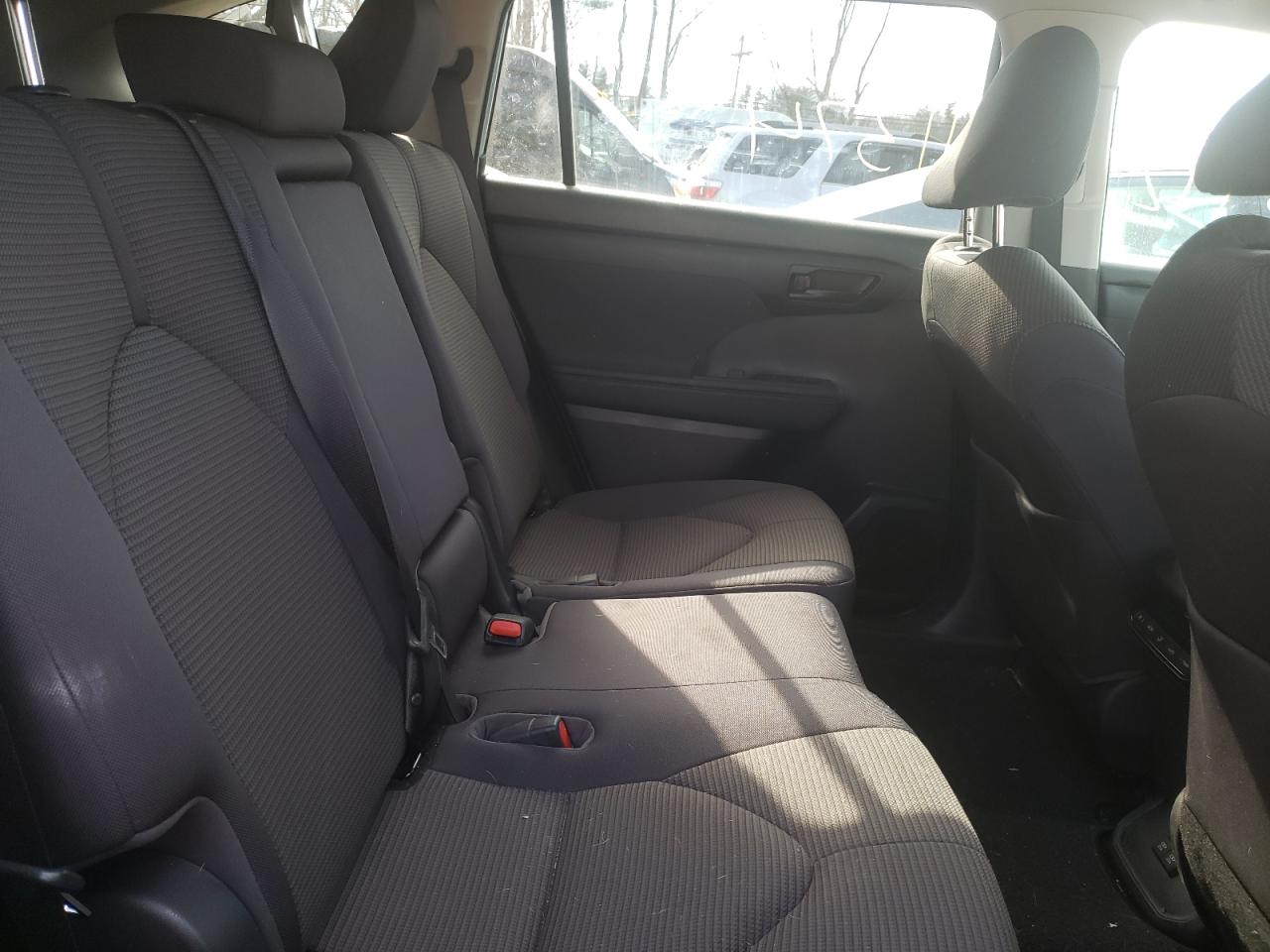 Photo 6 from auction – 2021 TOYOTA HIGHLANDER with VIN 5TDBZRBHXMS059310