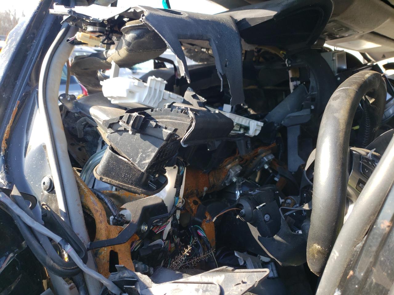 Photo 8 from auction – 2011 TOYOTA HIGHLANDER with VIN 5TDBK3EH8BS056190