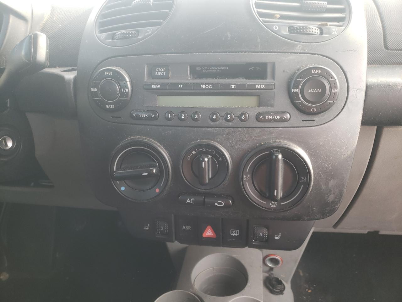 Photo 9 from auction – 2000 VOLKSWAGEN BEETLE with VIN 3VWCD21C0YM486692