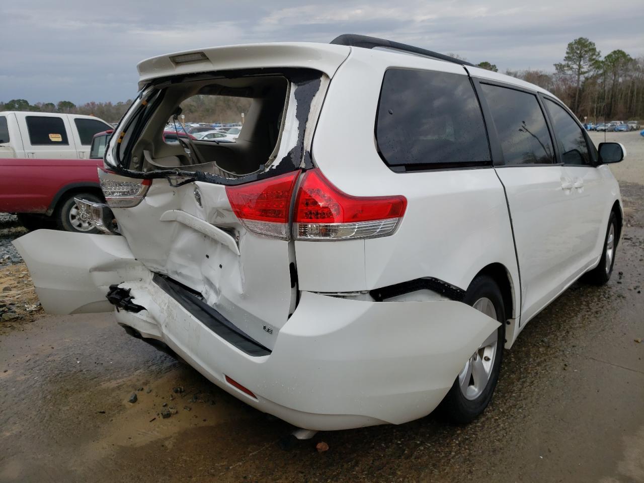 Photo 4 from auction – 2013 TOYOTA SIENNA LE with VIN 5TDKK3DC6DS376519