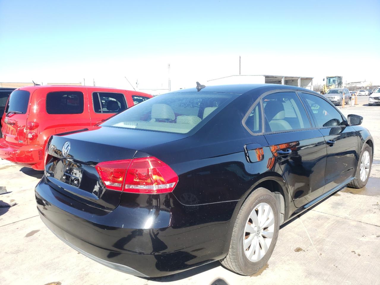 Photo 4 from auction – 2014 VOLKSWAGEN PASSAT S with VIN 1VWAH7A33EC008515