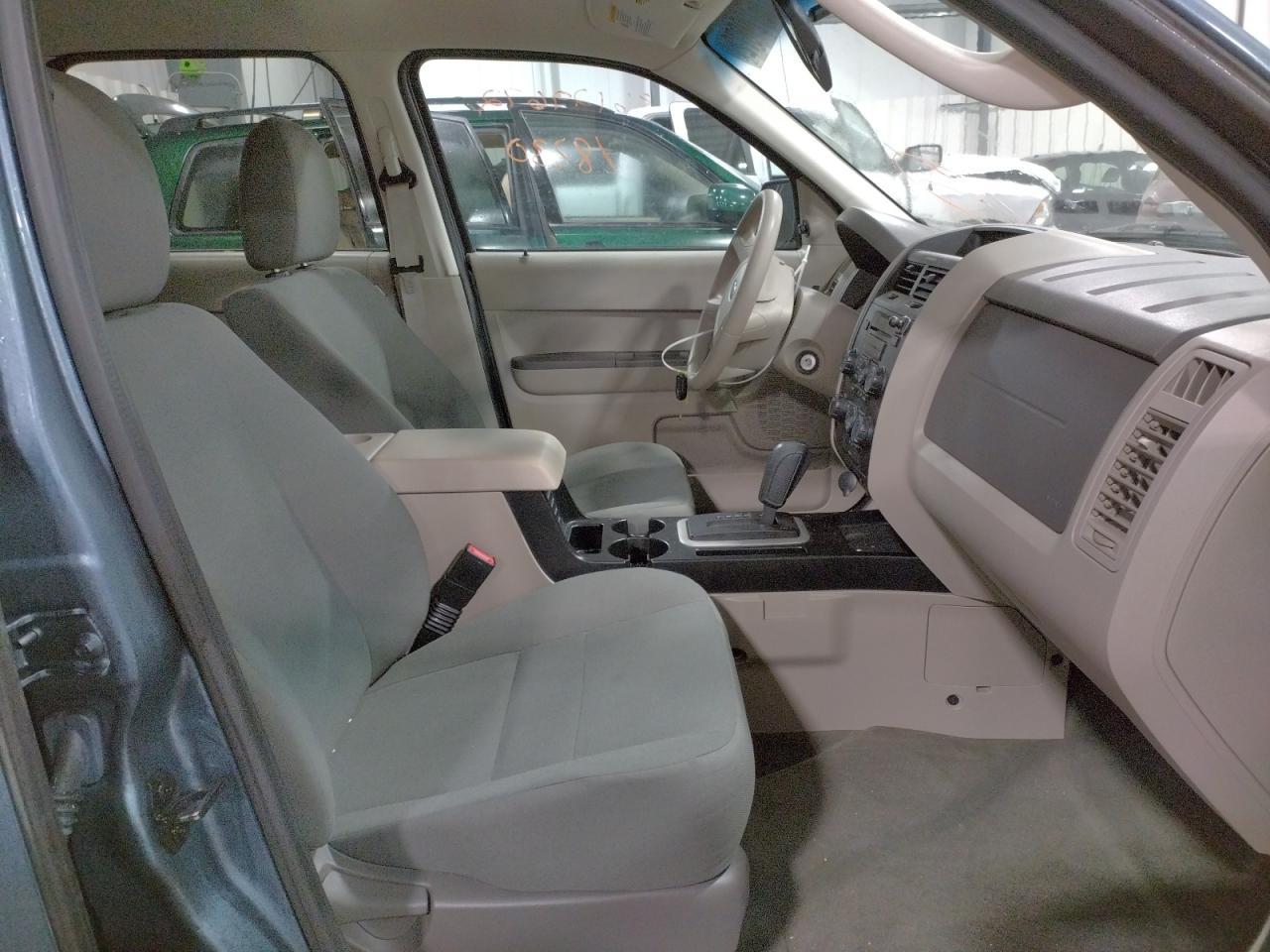 Photo 5 from auction – 2011 FORD ESCAPE XLS with VIN 1FMCU9C77BKC69713