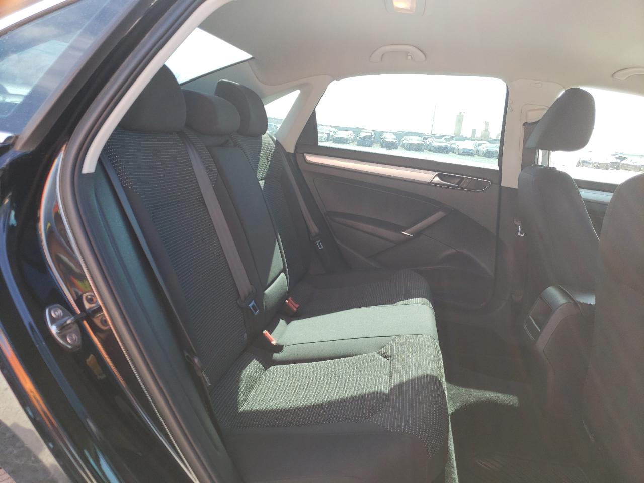 Photo 6 from auction – 2017 VOLKSWAGEN PASSAT S with VIN 1VWAT7A35HC021138