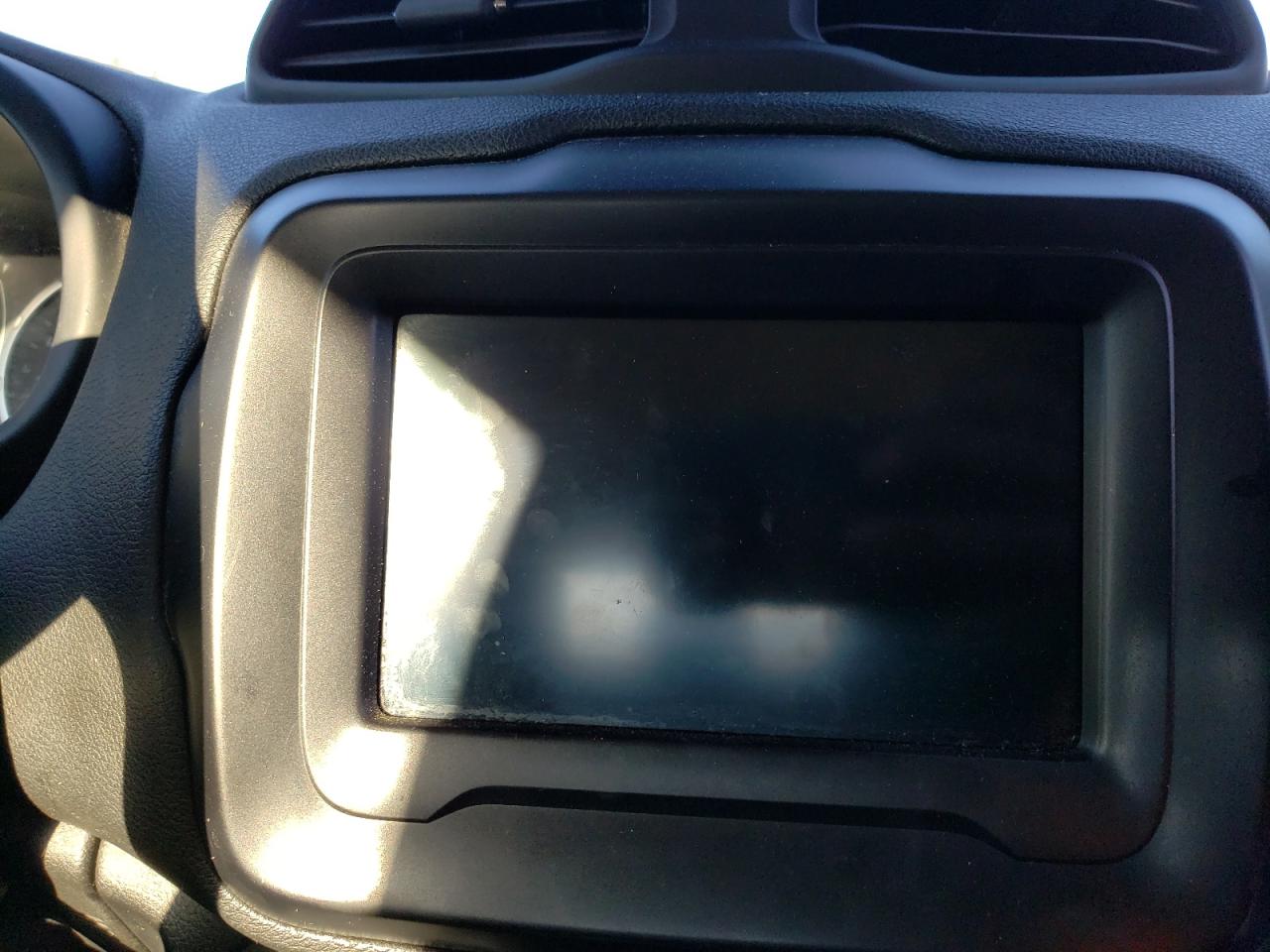 Photo 9 from auction – 2018 JEEP RENEGADE S with VIN ZACCJBAB0JPJ42976
