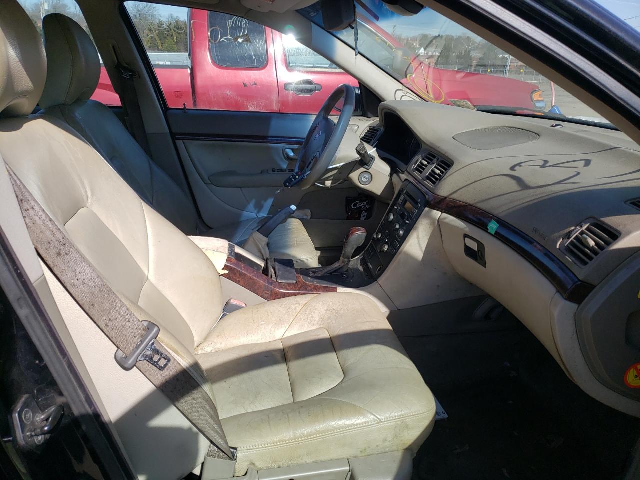 Photo 5 from auction – 2004 VOLVO S80 2.5T with VIN YV1TS59H741370174