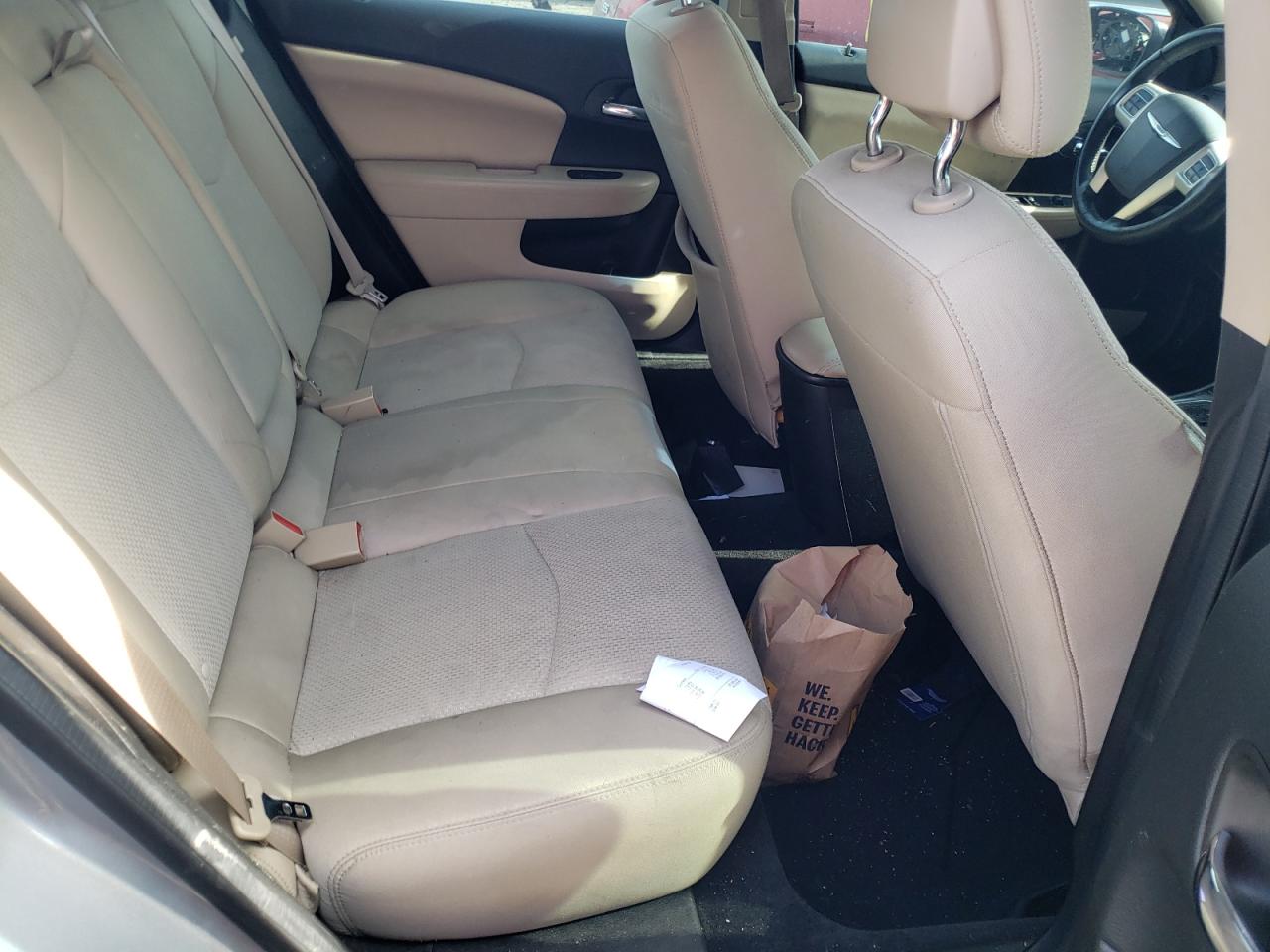 Photo 6 from auction – 2014 CHRYSLER 200 TOURIN with VIN 1C3CCBBG5EN114746