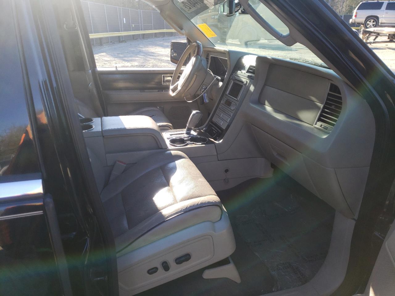 Photo 5 from auction – 2007 LINCOLN NAVIGATOR with VIN 5LMFU28557LJ23501