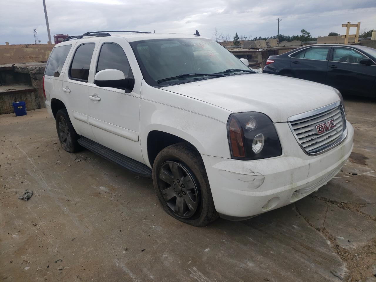 GMC YUKON 2008 with VIN 1GKFC13048R111441 - Photo from auction