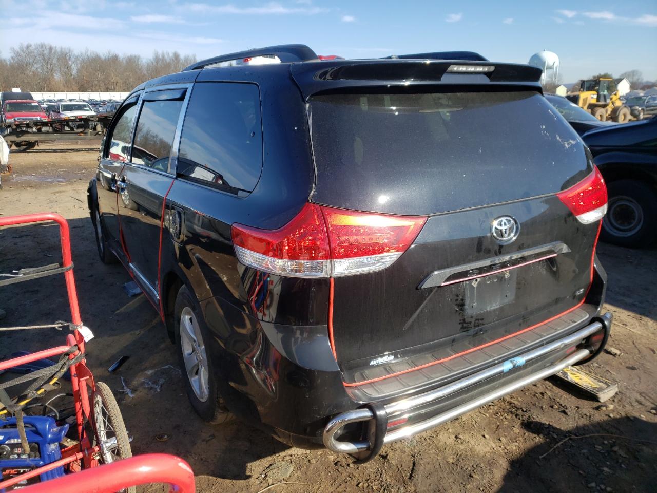 Photo 3 from auction – 2011 TOYOTA SIENNA LE with VIN 5TDKK3DC9BS102079