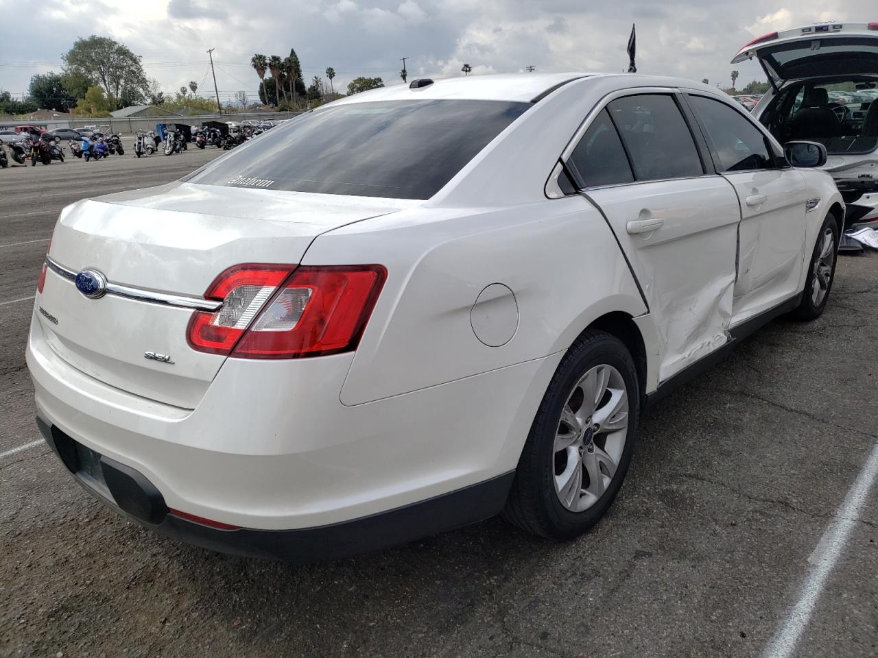 Photo 4 from auction – 2012 FORD TAURUS SEL with VIN 1FAHP2EW2CG138003