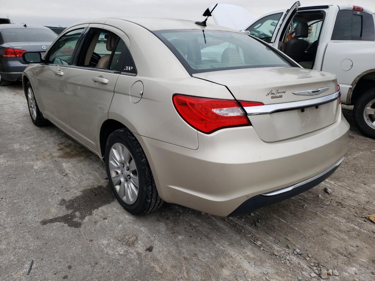 Photo 3 from auction – 2014 CHRYSLER 200 LX with VIN 1C3CCBAB0EN206238