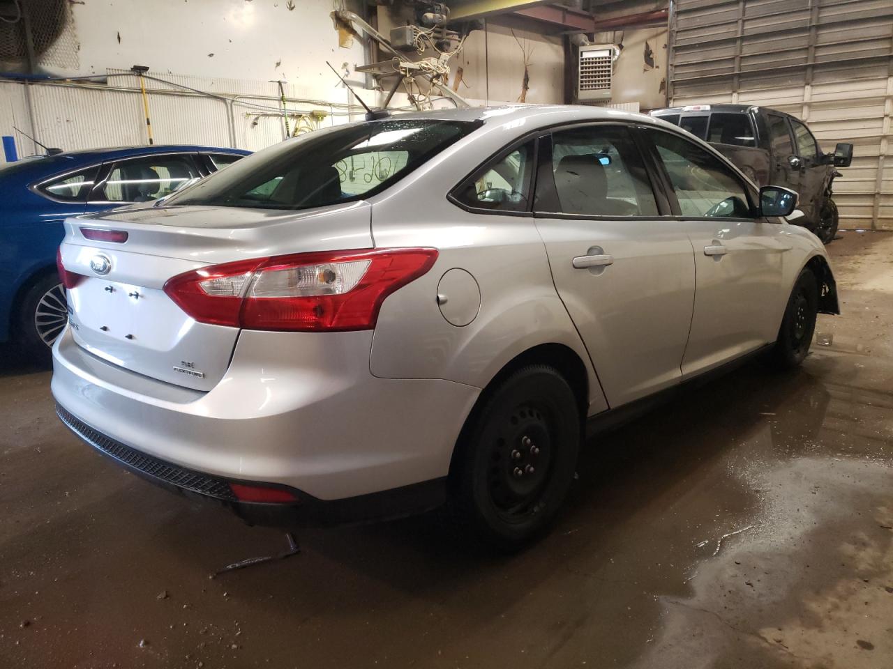 Foto 4 de la subasta – 2013 FORD FOCUS SE con VIN 1FADP3F21DL296180