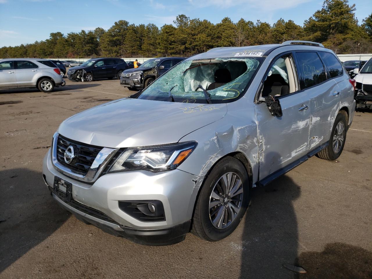 Photo 2 from auction – 2017 NISSAN PATHFINDER with VIN 5N1DR2MN4HC687532