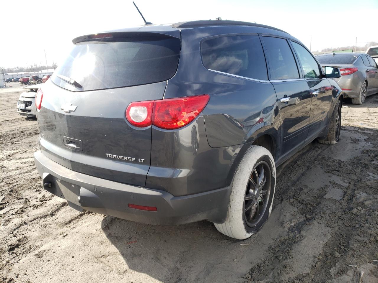 Photo 4 from auction – 2010 CHEVROLET TRAVERSE L with VIN 1GNLVFED5AJ239141
