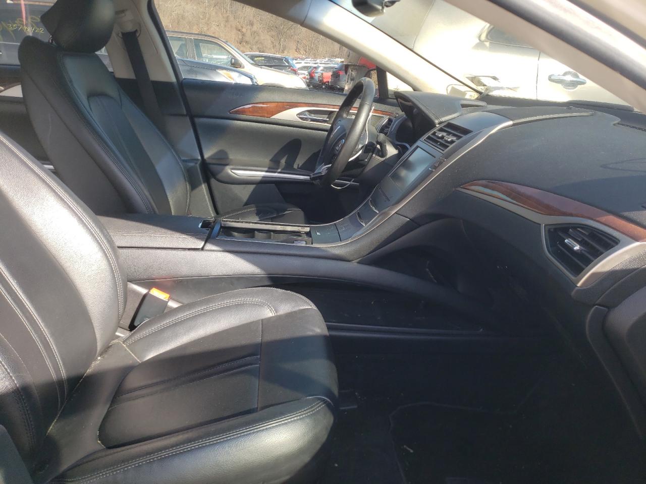 Photo 5 from auction – 2016 LINCOLN MKZ with VIN 3LN6L2J97GR614639