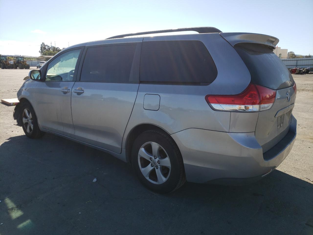Photo 3 from auction – 2012 TOYOTA SIENNA LE with VIN 5TDKK3DC8CS224966