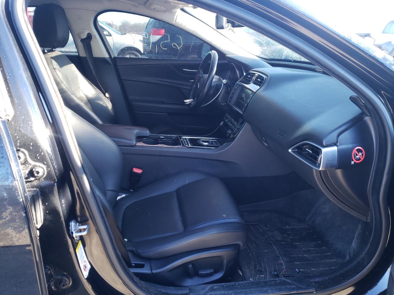 Photo 5 from auction – 2017 JAGUAR XE with VIN SAJAS4BN2HA978585