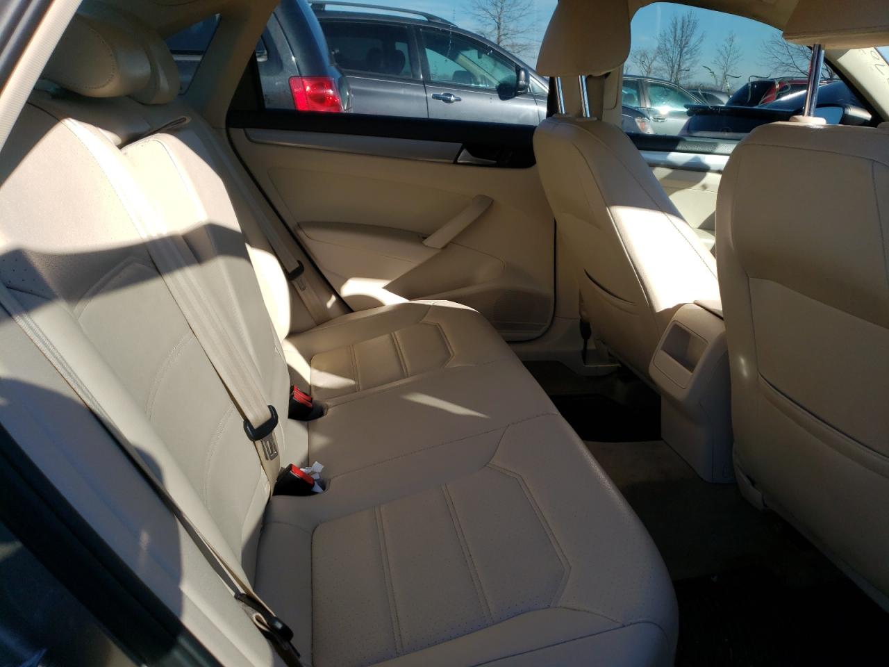 Photo 6 from auction – 2015 VOLKSWAGEN PASSAT S with VIN 1VWAT7A37FC119858