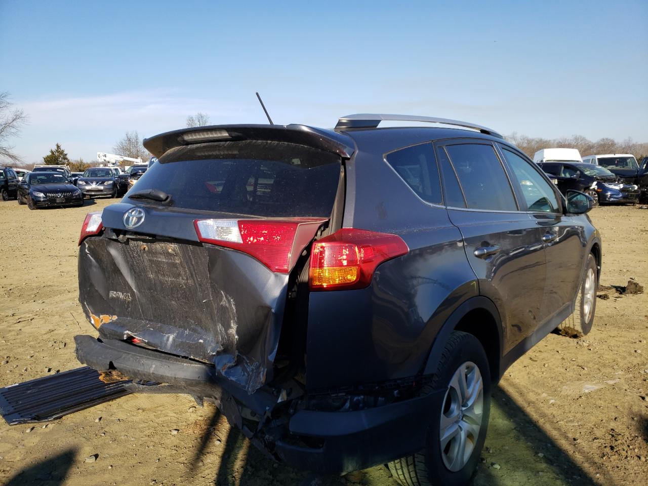 Photo 4 from auction – 2015 TOYOTA RAV4 LE with VIN 2T3BFREV0FW231629