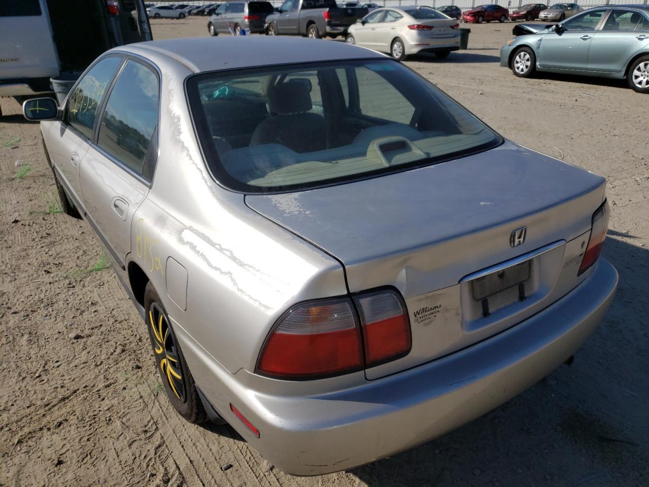 Photo 3 from auction – 1997 HONDA ACCORD DX with VIN JHMCD5636VC001433