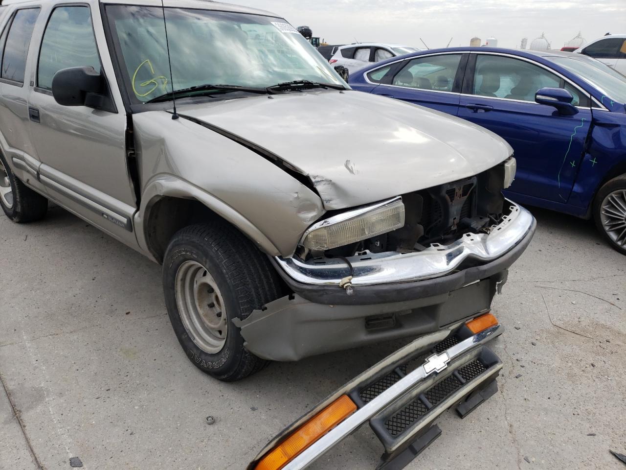 Photo 9 from auction – 2001 CHEVROLET BLAZER with VIN 1GNCS13W312160920