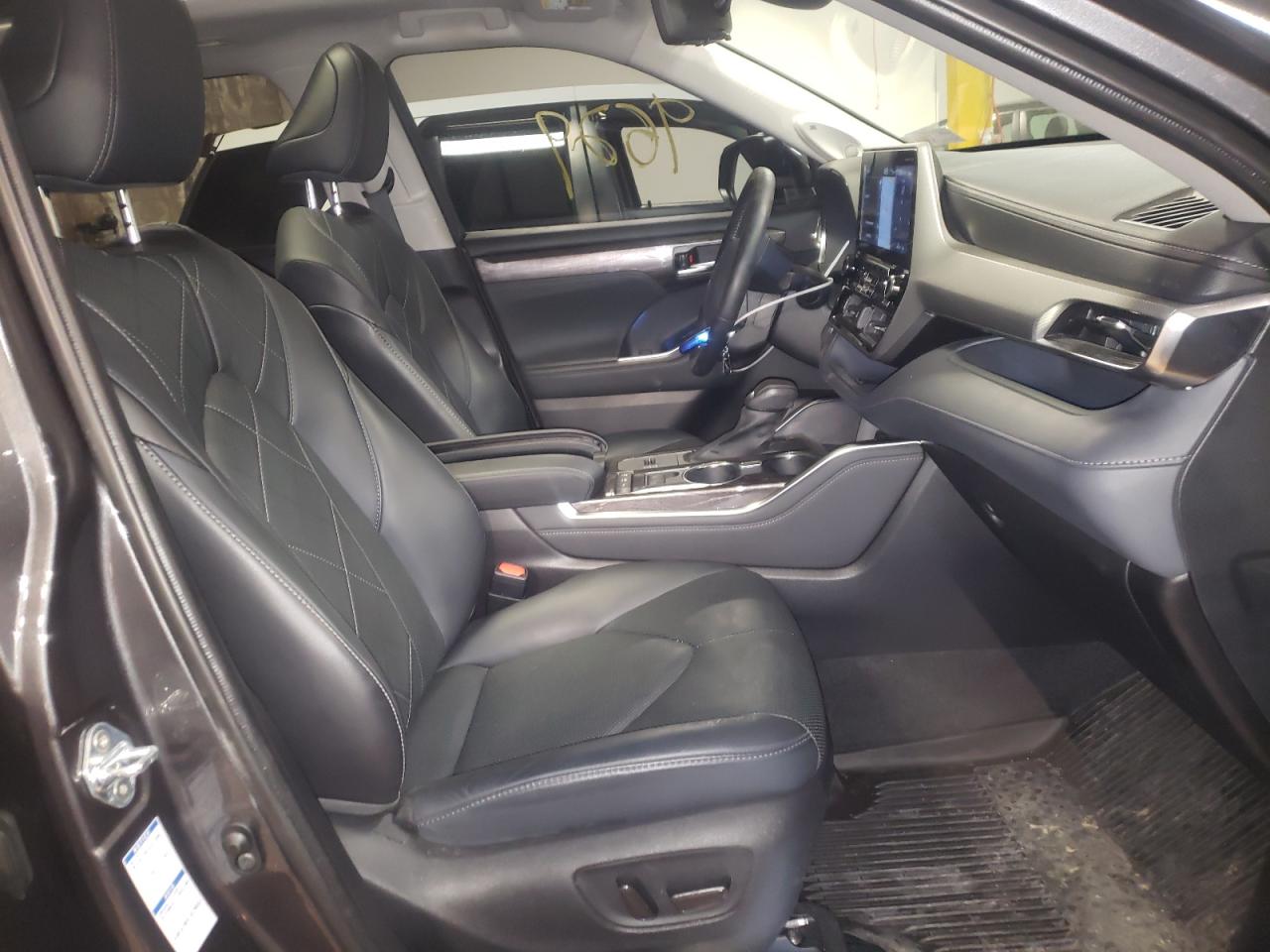 Photo 5 from auction – 2021 TOYOTA HIGHLANDER with VIN 5TDEBRCH5MS056072