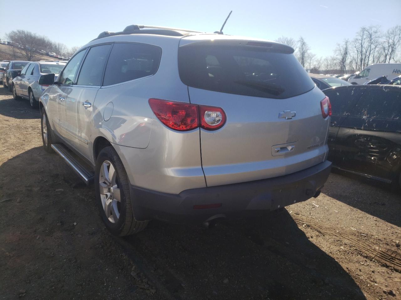 Photo 3 from auction – 2011 CHEVROLET TRAVERSE L with VIN 1GNKRLEDXBJ145840