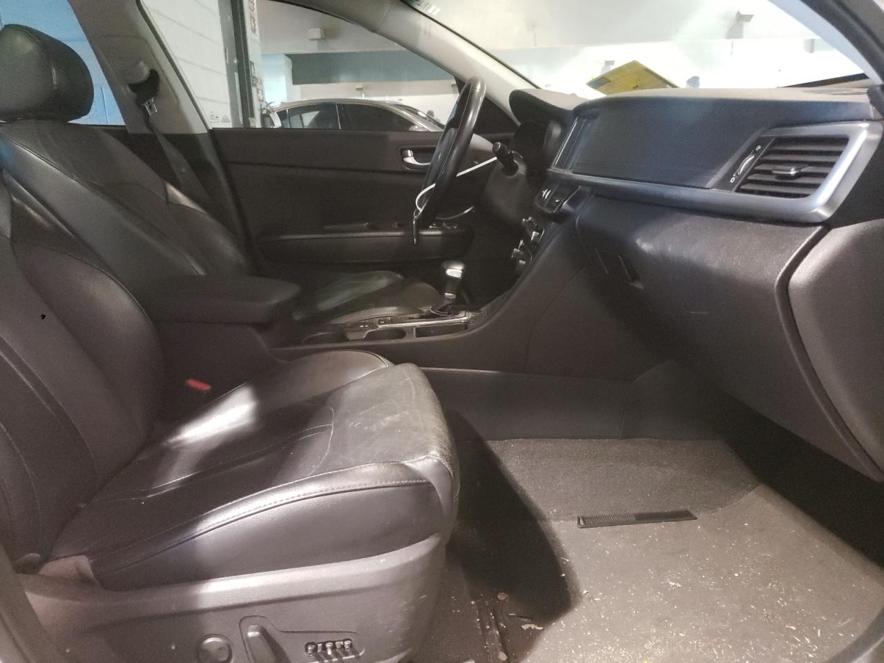 Photo 5 from auction – 2016 KIA OPTIMA EX with VIN 5XXGU4L34GG061781