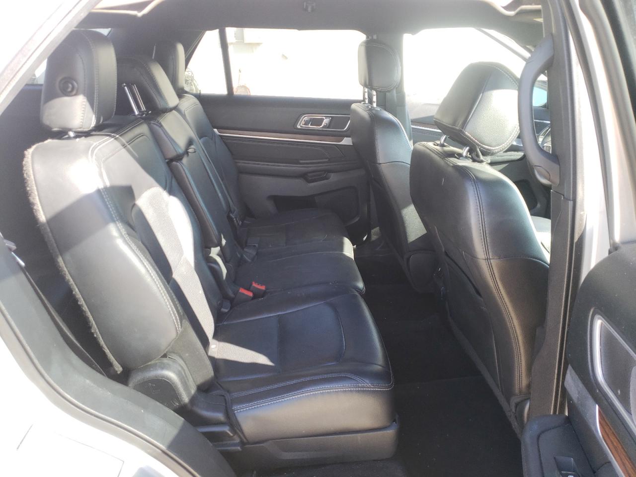 Photo 6 from auction – 2017 FORD EXPLORER L with VIN 1FM5K8F80HGB83944