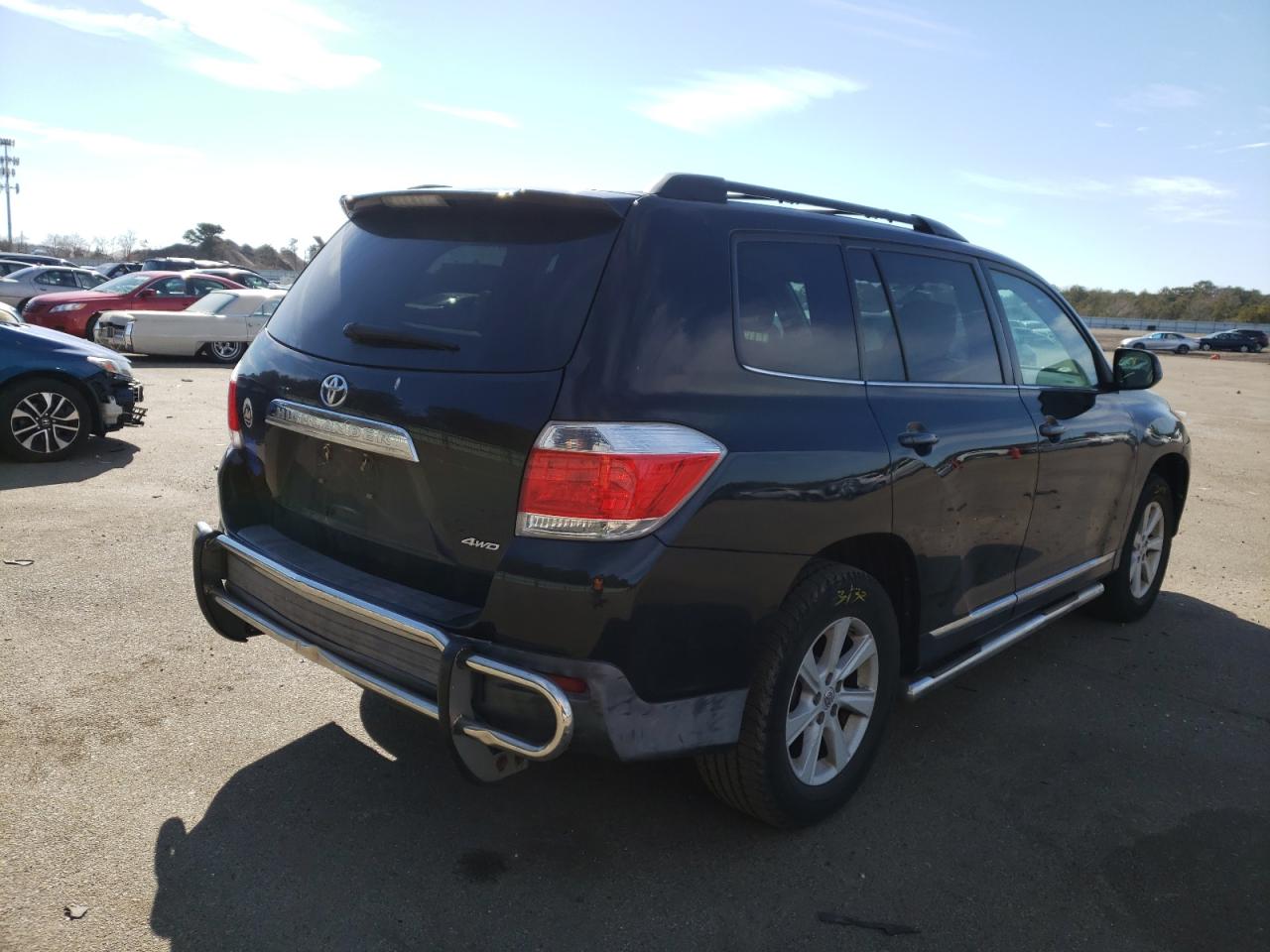 Photo 4 from auction – 2013 TOYOTA HIGHLANDER with VIN 5TDBK3EH1DS225078