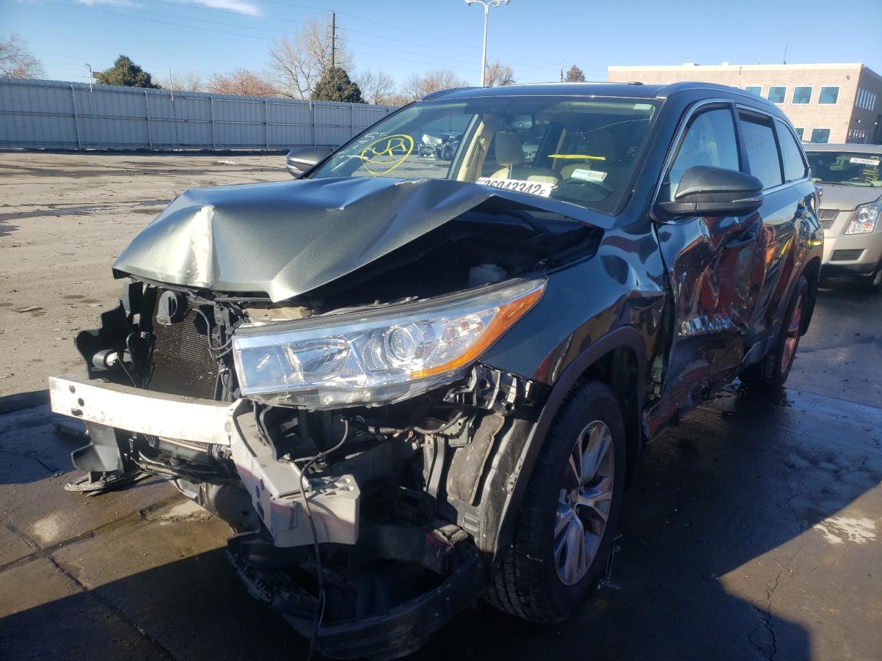 Photo 2 from auction – 2014 TOYOTA HIGHLANDER with VIN 5TDJKRFHXES063532