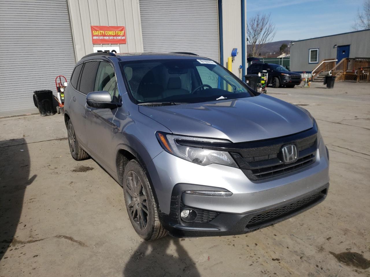 HONDA PILOT SE 2022 with VIN 5FNYF6H20NB026956 - Photo from auction