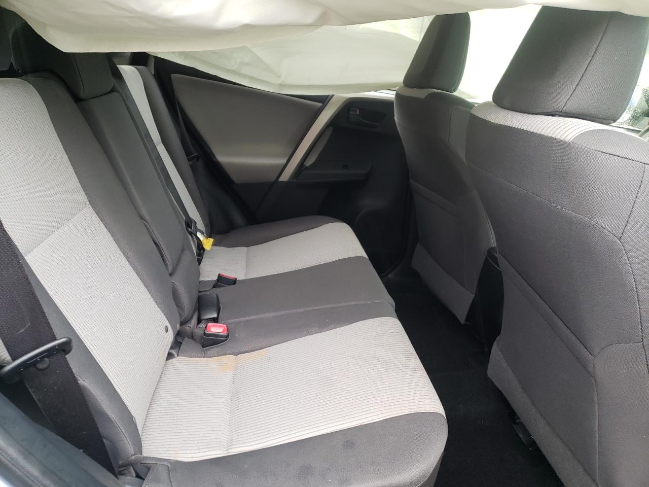 Photo 6 from auction – 2015 TOYOTA RAV4 LE with VIN JTMZFREV5FD060873