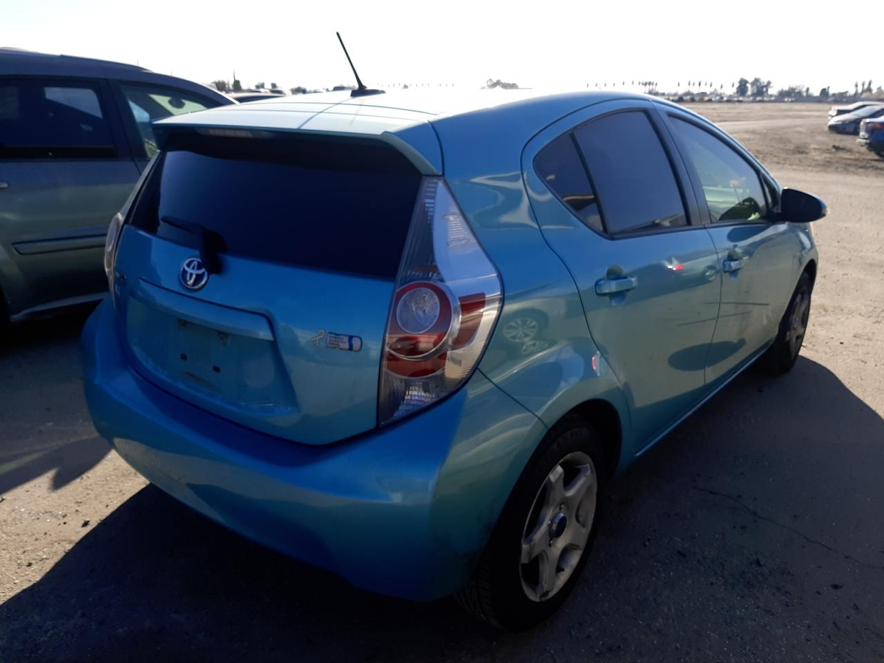 Photo 4 from auction – 2014 TOYOTA PRIUS C with VIN JTDKDTB3XE1063646