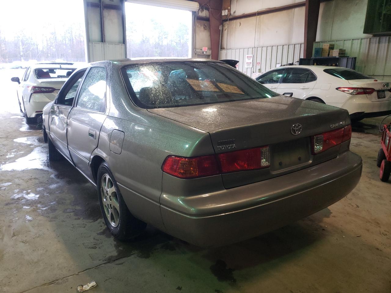 Photo 3 from auction – 2000 TOYOTA CAMRY CE with VIN 4T1BG22K7YU690618
