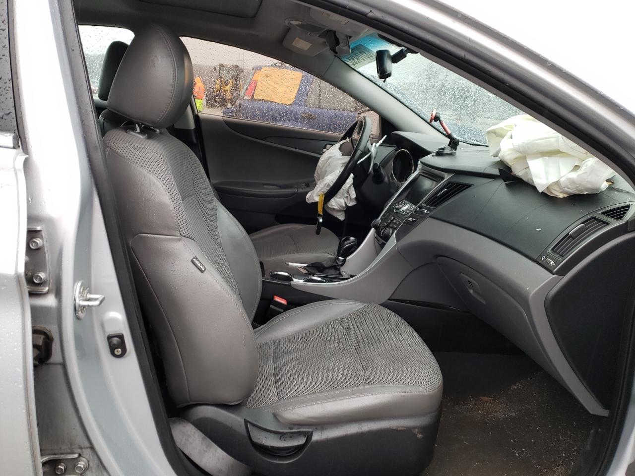 Photo 5 from auction – 2012 HYUNDAI SONATA SE with VIN 5NPEC4AB2CH352041